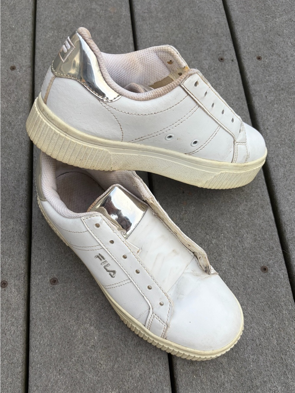 Fila Panache 19 Faux Leather Sneaker Silver Accents Size 7.5 Woman’s